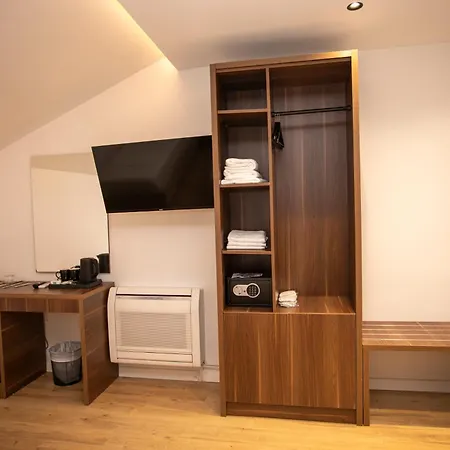 Klaus Center 4* 地拉那