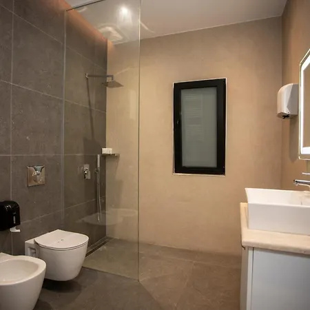 Klaus Center Hotel Tirana