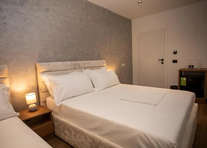 Klaus Center מלון טיראנה