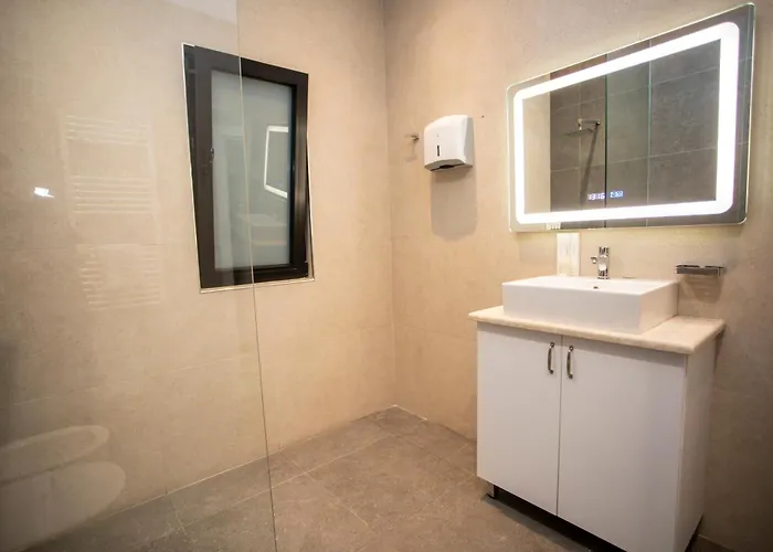 Klaus Center מלון 4*