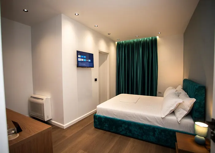 Klaus Center מלון טיראנה