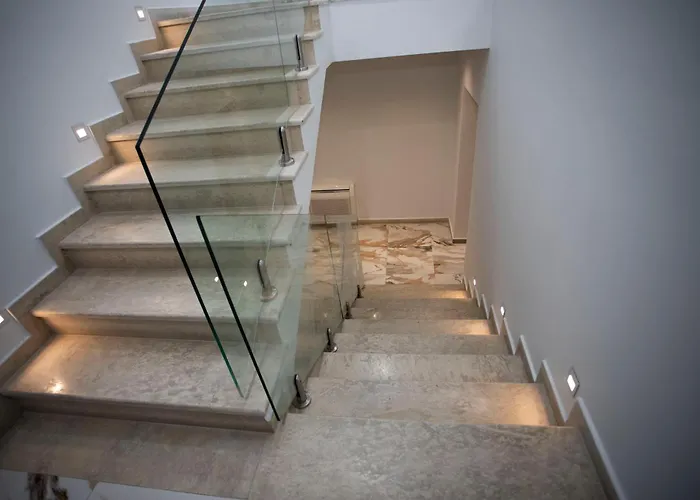 מלון Klaus Center 4*