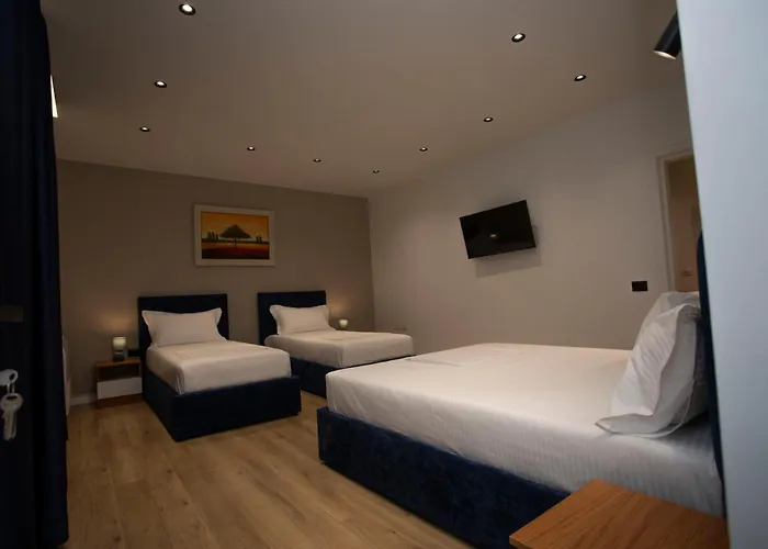 Klaus Center 4* טיראנה