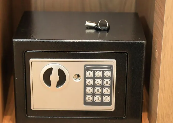 Klaus Center מלון 4*