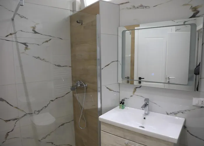 Klaus Center מלון