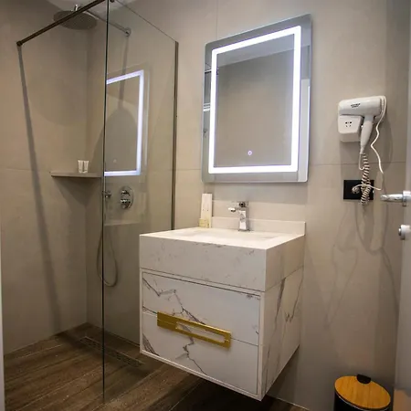 Klaus Center 4* Tirana